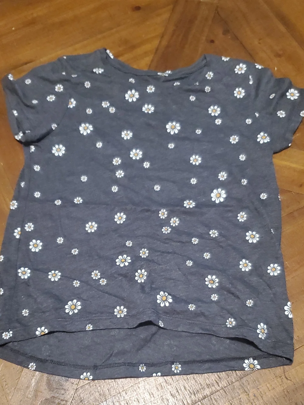 Old Navy Charcoal Daisy Print Short Sleeve Tee with White and Yellow Flowers